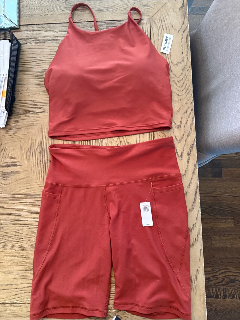 Old Navy Women’s Rust Red Bike Shorts and Crop Tank Set Size Large NWT